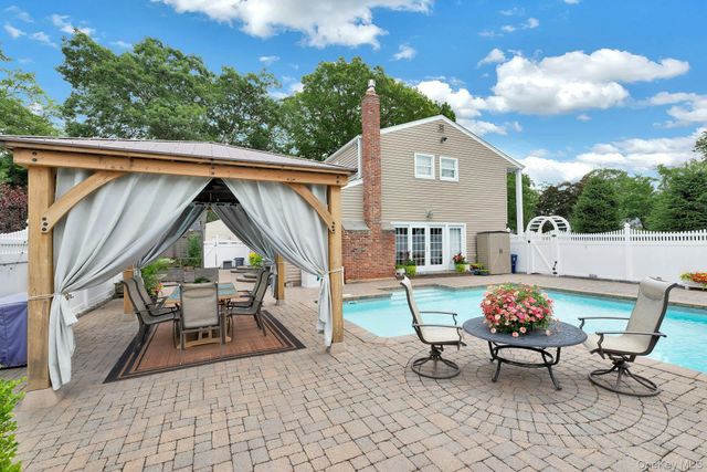 23 Gaynor Avenue, Nesconset, NY 11767