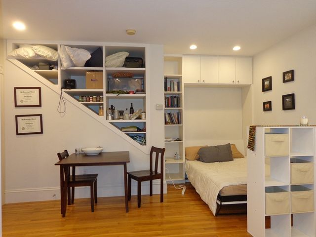 17 Centre St 2R, Cambridge, MA 02139