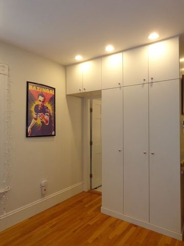 17 Centre St 2R, Cambridge, MA 02139