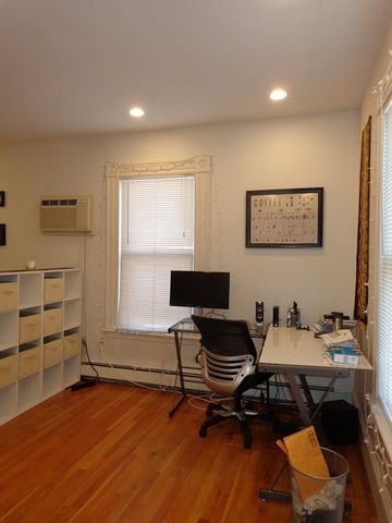 17 Centre St 2R, Cambridge, MA 02139