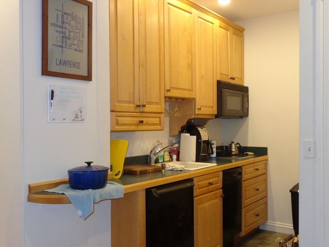 17 Centre St 2R, Cambridge, MA 02139
