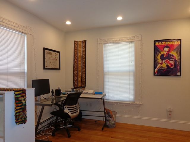 17 Centre St 2R, Cambridge, MA 02139