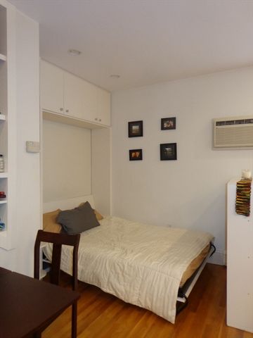 17 Centre St 2R, Cambridge, MA 02139