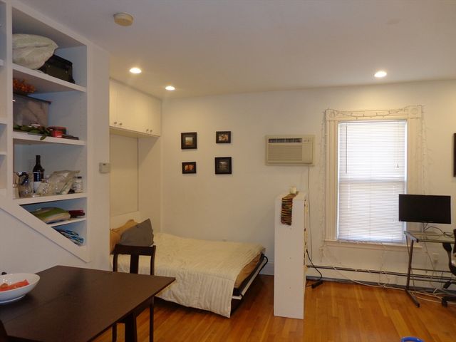 17 Centre St 2R, Cambridge, MA 02139