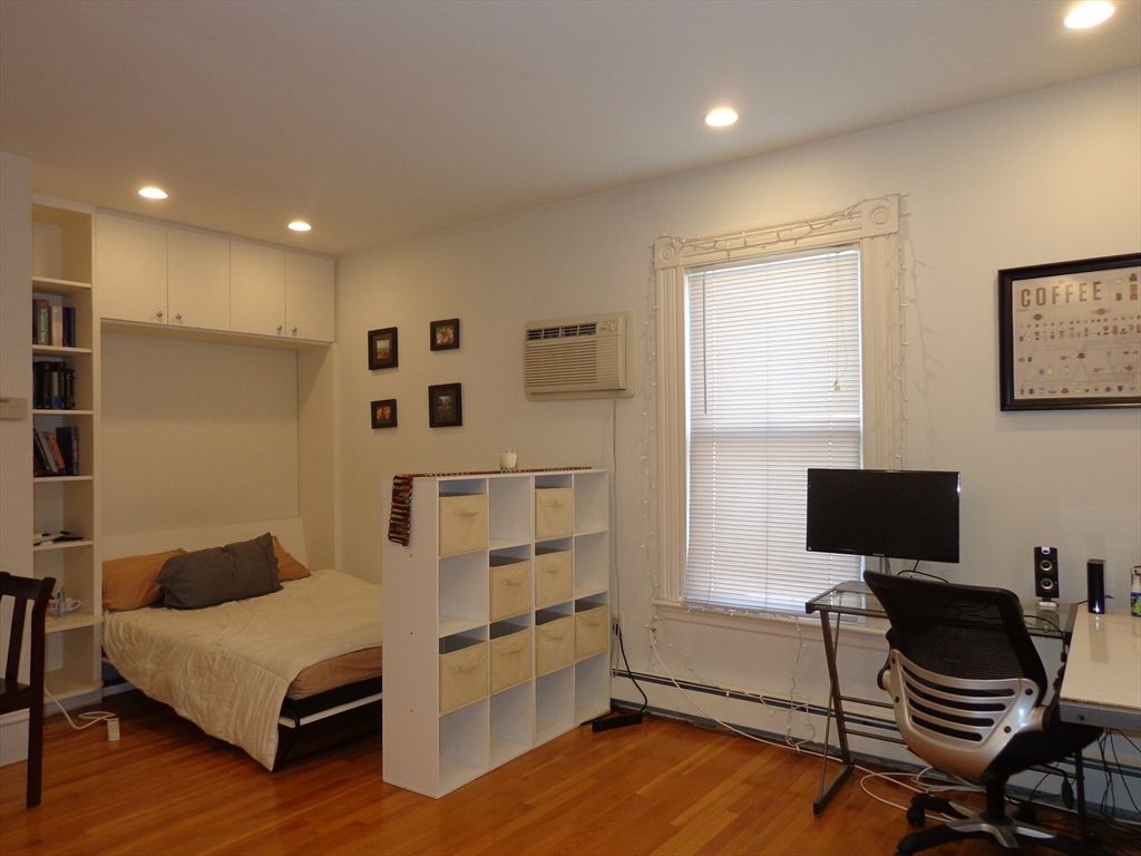 17 Centre St 2R, Cambridge, MA 02139