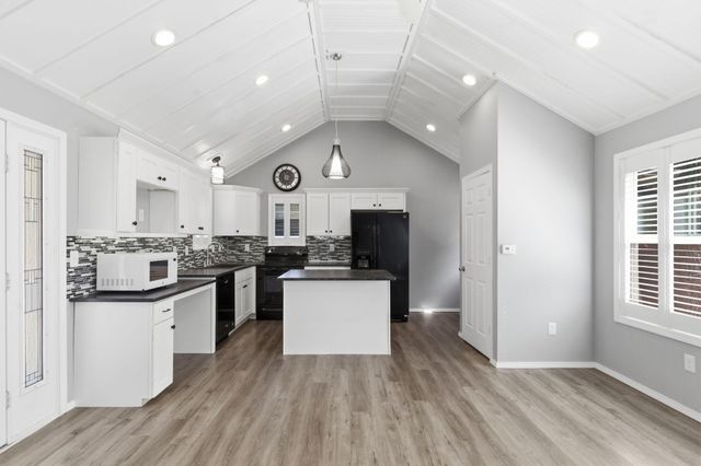 1290 Peace In Valley Road, Blue Eye, MO 65611