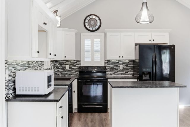 1290 Peace In Valley Road, Blue Eye, MO 65611