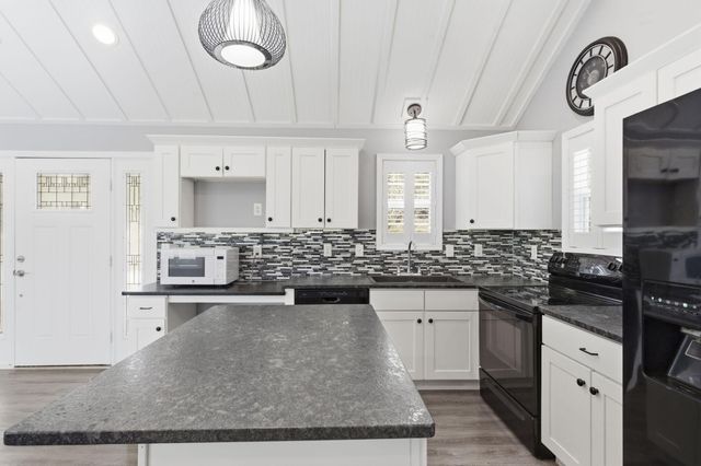 1290 Peace In Valley Road, Blue Eye, MO 65611