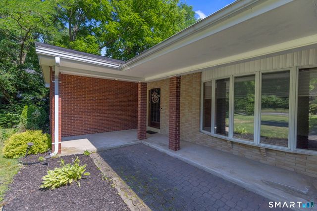 2595 Albany Avenue, West Hartford, CT 06117