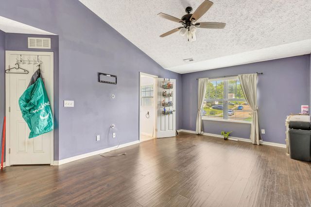 2740 Pebble Creek Way, Florence, KY 41042