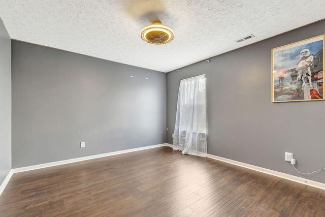 2740 Pebble Creek Way, Florence, KY 41042