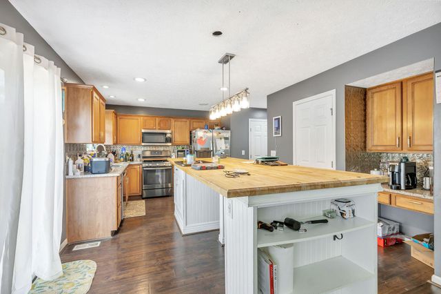 2740 Pebble Creek Way, Florence, KY 41042