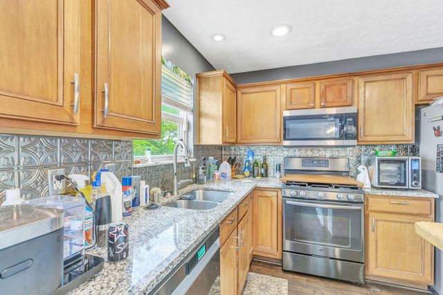 2740 Pebble Creek Way, Florence, KY 41042