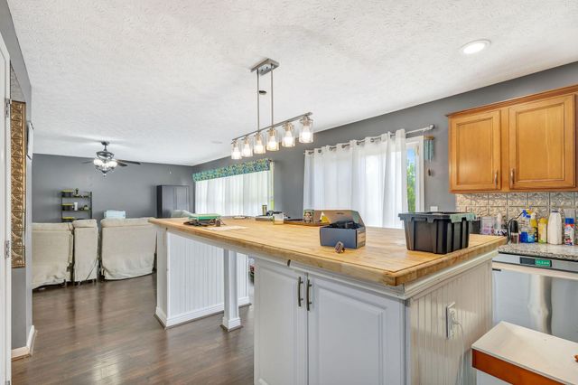 2740 Pebble Creek Way, Florence, KY 41042