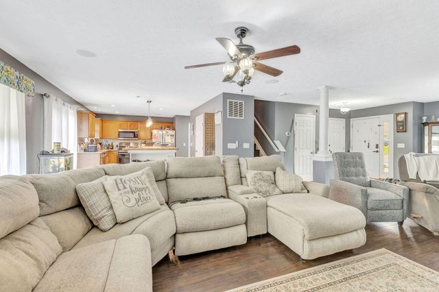 2740 Pebble Creek Way, Florence, KY 41042