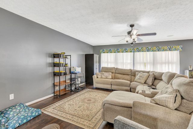 2740 Pebble Creek Way, Florence, KY 41042