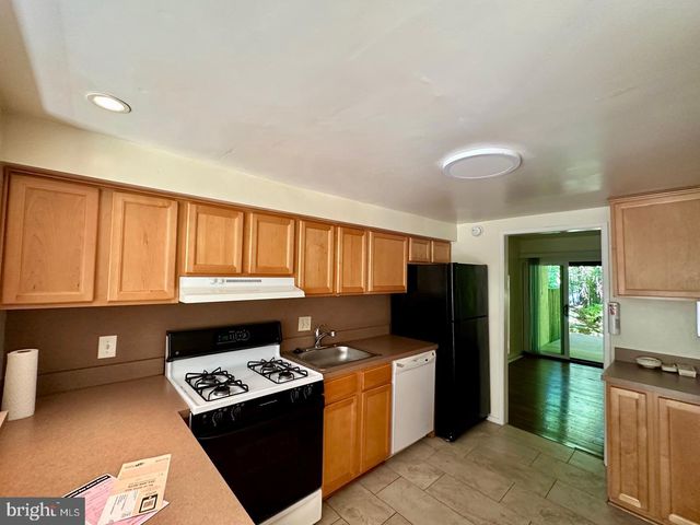 2366 SOFT WIND CT, Reston, VA 20191