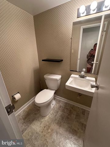 2366 SOFT WIND CT, Reston, VA 20191