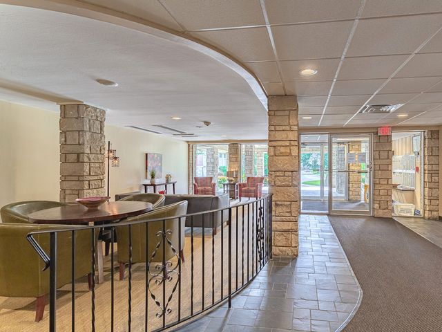 2300 Windsor Mall 2G, Park Ridge, IL 60068