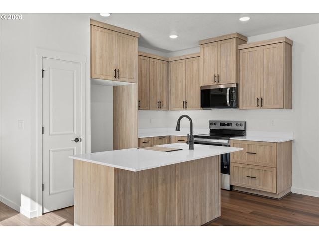 1524 Brown St, Woodburn, OR 97071
