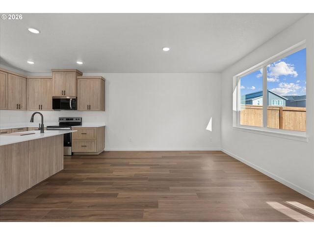 1524 Brown St, Woodburn, OR 97071