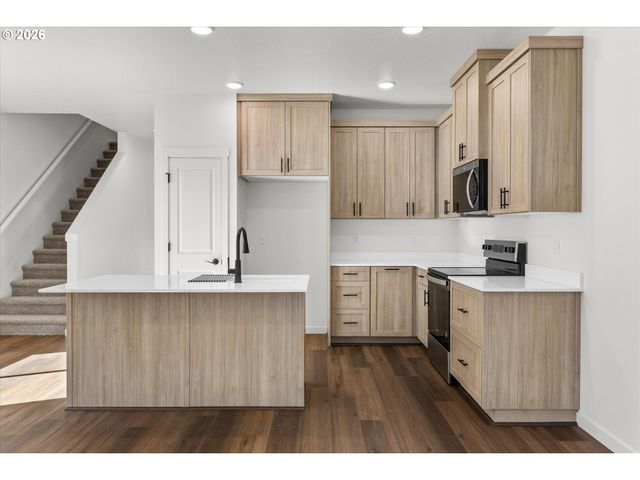 1524 Brown St, Woodburn, OR 97071