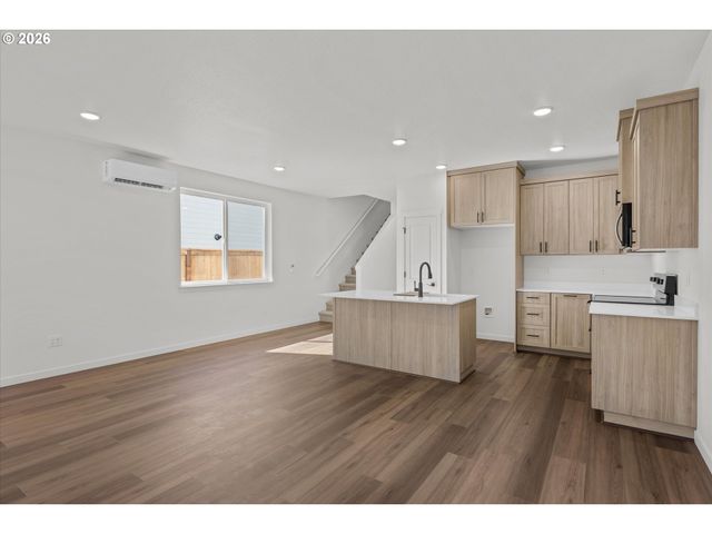 1524 Brown St, Woodburn, OR 97071