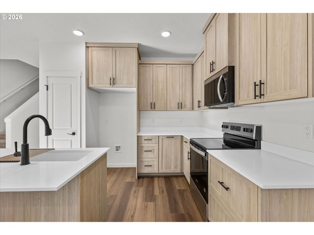 1524 Brown St, Woodburn, OR 97071