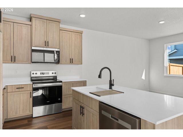 1524 Brown St, Woodburn, OR 97071