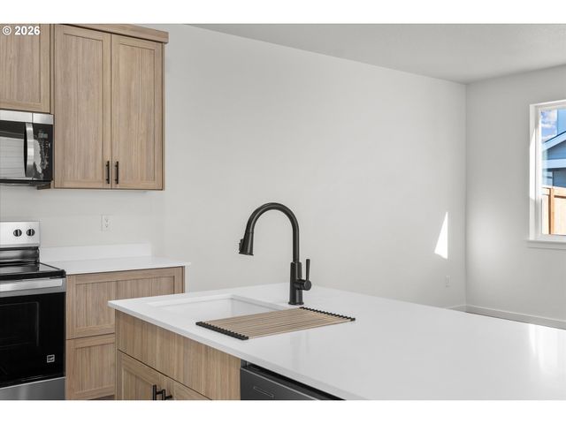 1524 Brown St, Woodburn, OR 97071
