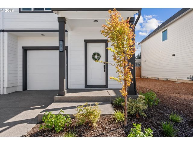 1524 Brown St, Woodburn, OR 97071