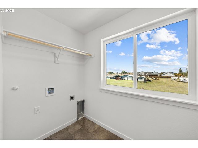 1524 Brown St, Woodburn, OR 97071