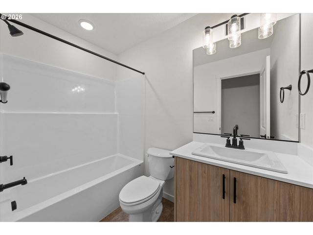 1524 Brown St, Woodburn, OR 97071