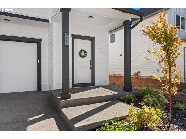 1524 Brown St, Woodburn, OR 97071