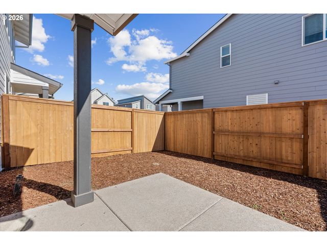 1524 Brown St, Woodburn, OR 97071