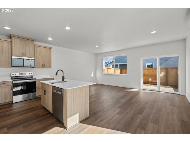 1524 Brown St, Woodburn, OR 97071