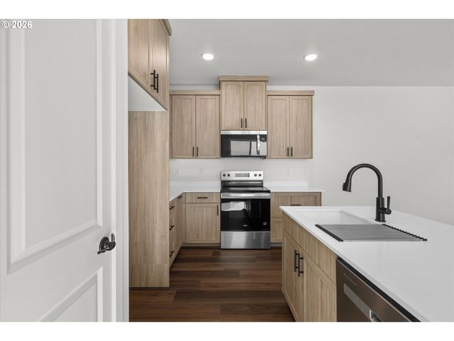 1524 Brown St, Woodburn, OR 97071