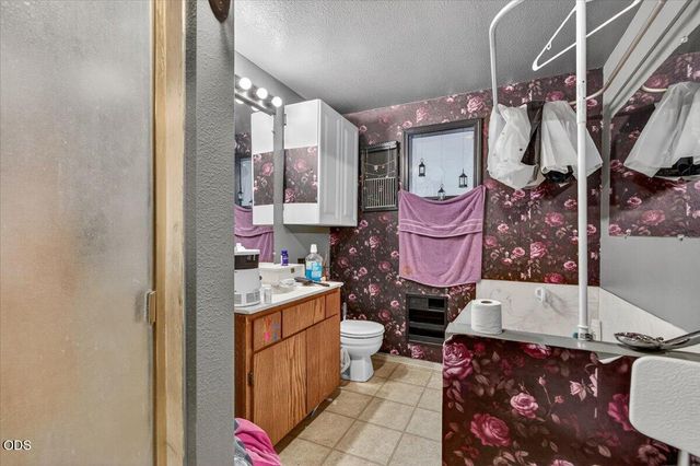 1745 E Gregory, Central Point, OR 97502
