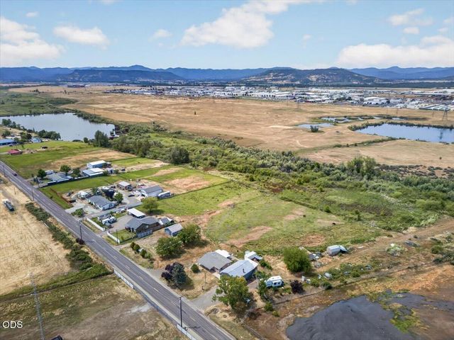 1745 E Gregory, Central Point, OR 97502