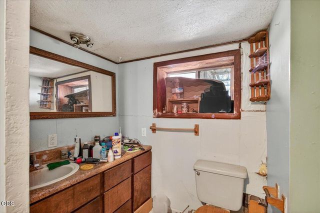 1745 E Gregory, Central Point, OR 97502