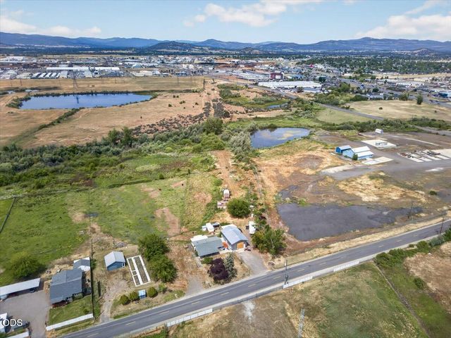 1745 E Gregory, Central Point, OR 97502