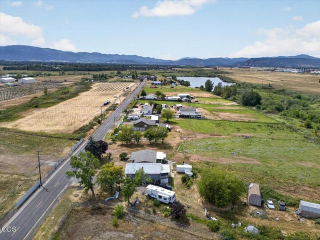 1745 E Gregory, Central Point, OR 97502