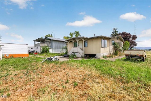 1745 E Gregory, Central Point, OR 97502
