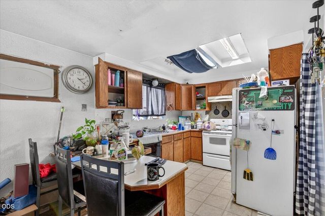 1745 E Gregory, Central Point, OR 97502