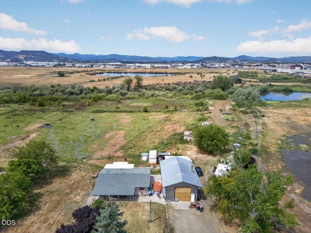 1745 E Gregory, Central Point, OR 97502