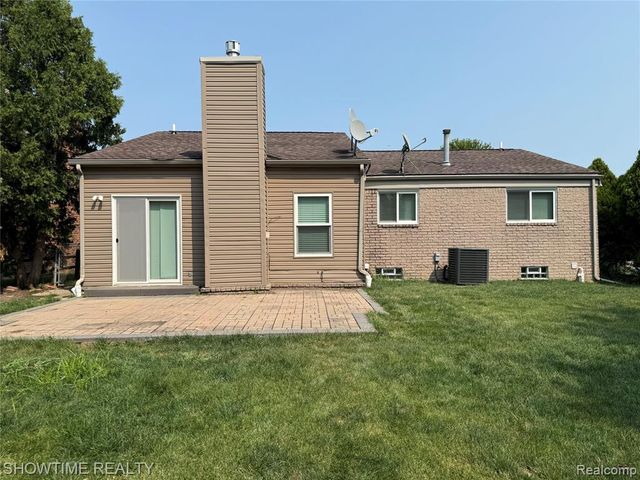 46561 Plum Grove Drive, Macomb, MI 48044