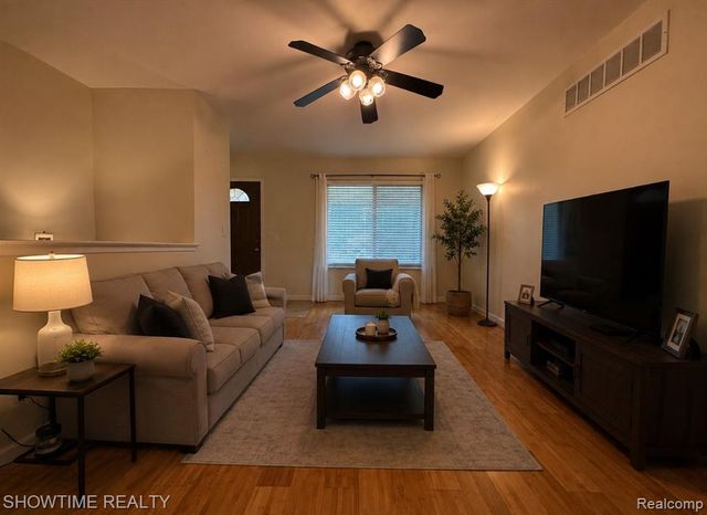 46561 Plum Grove Drive, Macomb, MI 48044