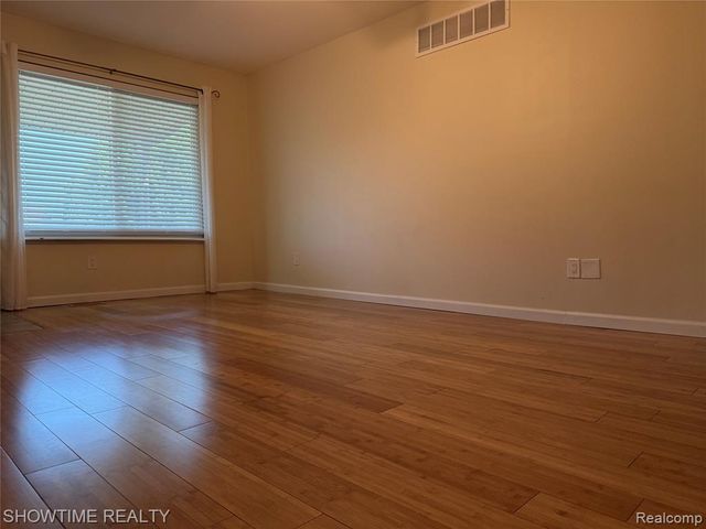 46561 Plum Grove Drive, Macomb, MI 48044