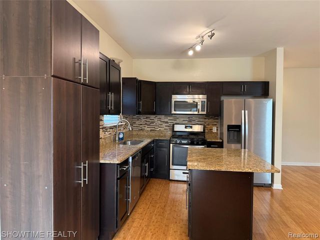 46561 Plum Grove Drive, Macomb, MI 48044