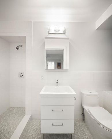 40 Stuyvesant St Apt 2, New York City, NY 10003